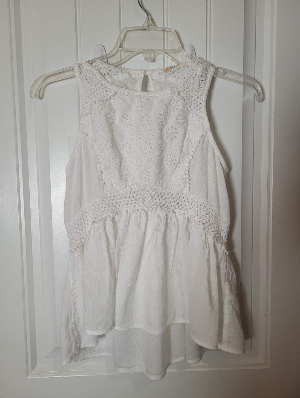 Hollister Y2K Women’s White Crochet-Detail Sleeveless Top.